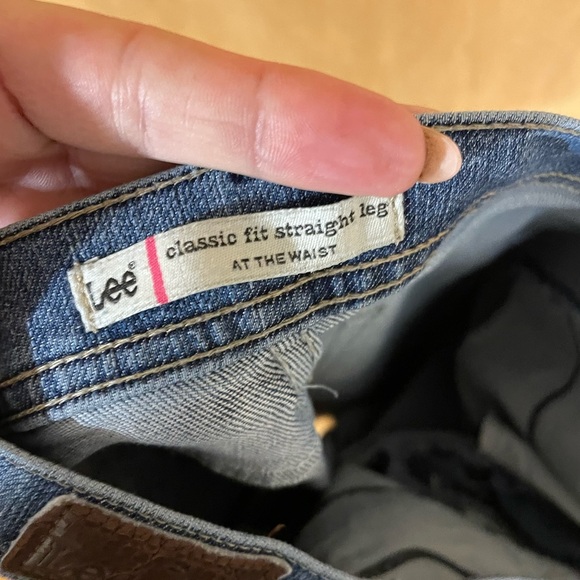 LEE- classic fit straight leg - Picture 4 of 5